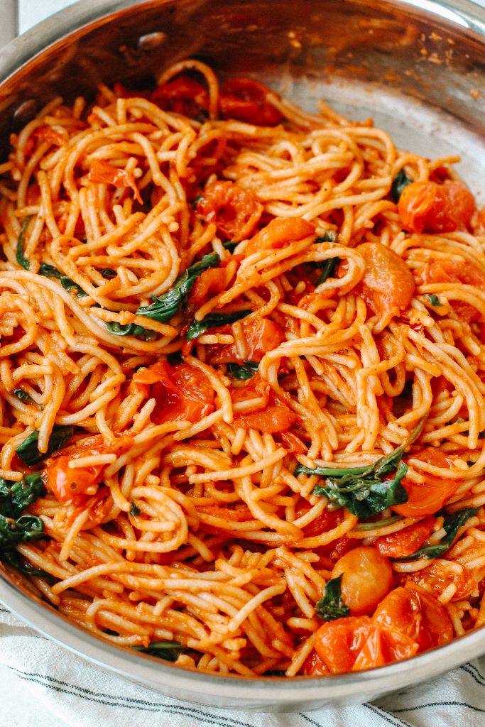 roasted tomato spaghetti in a pan