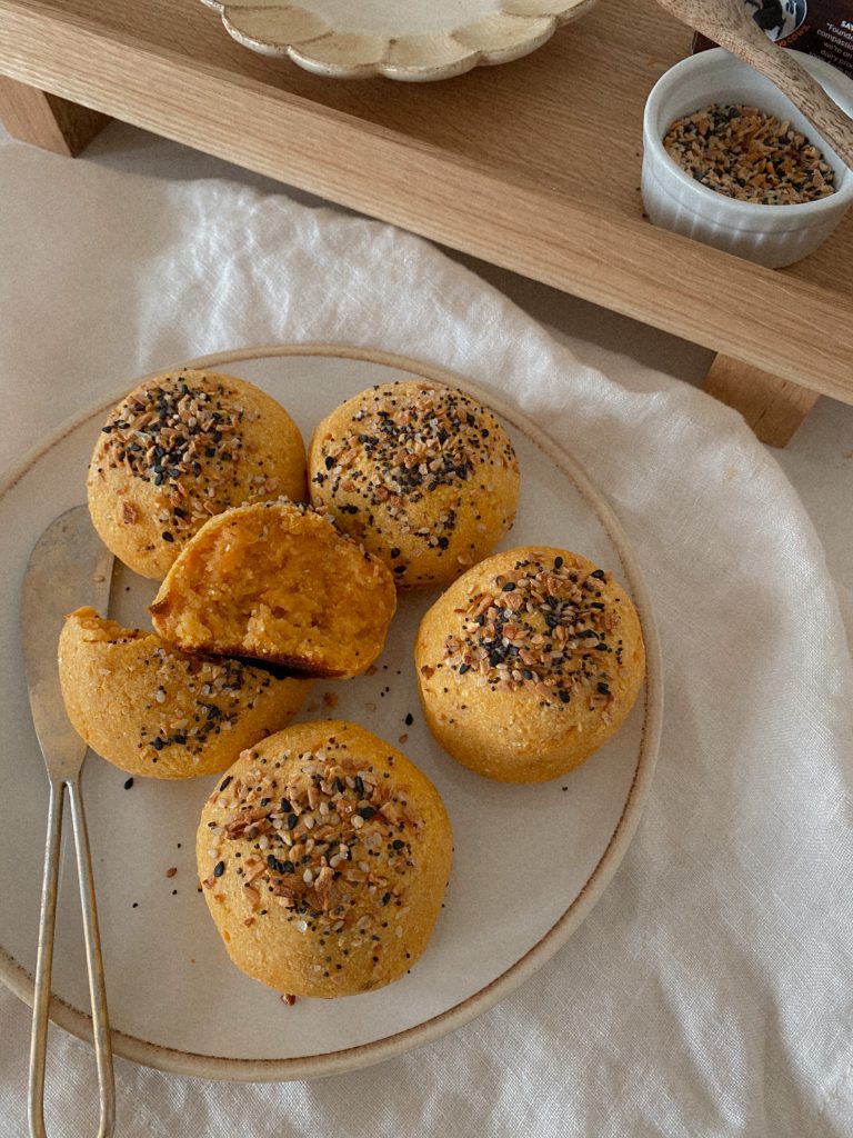 sweet potato dinner rolls with everything bagel seasoning on a white plate