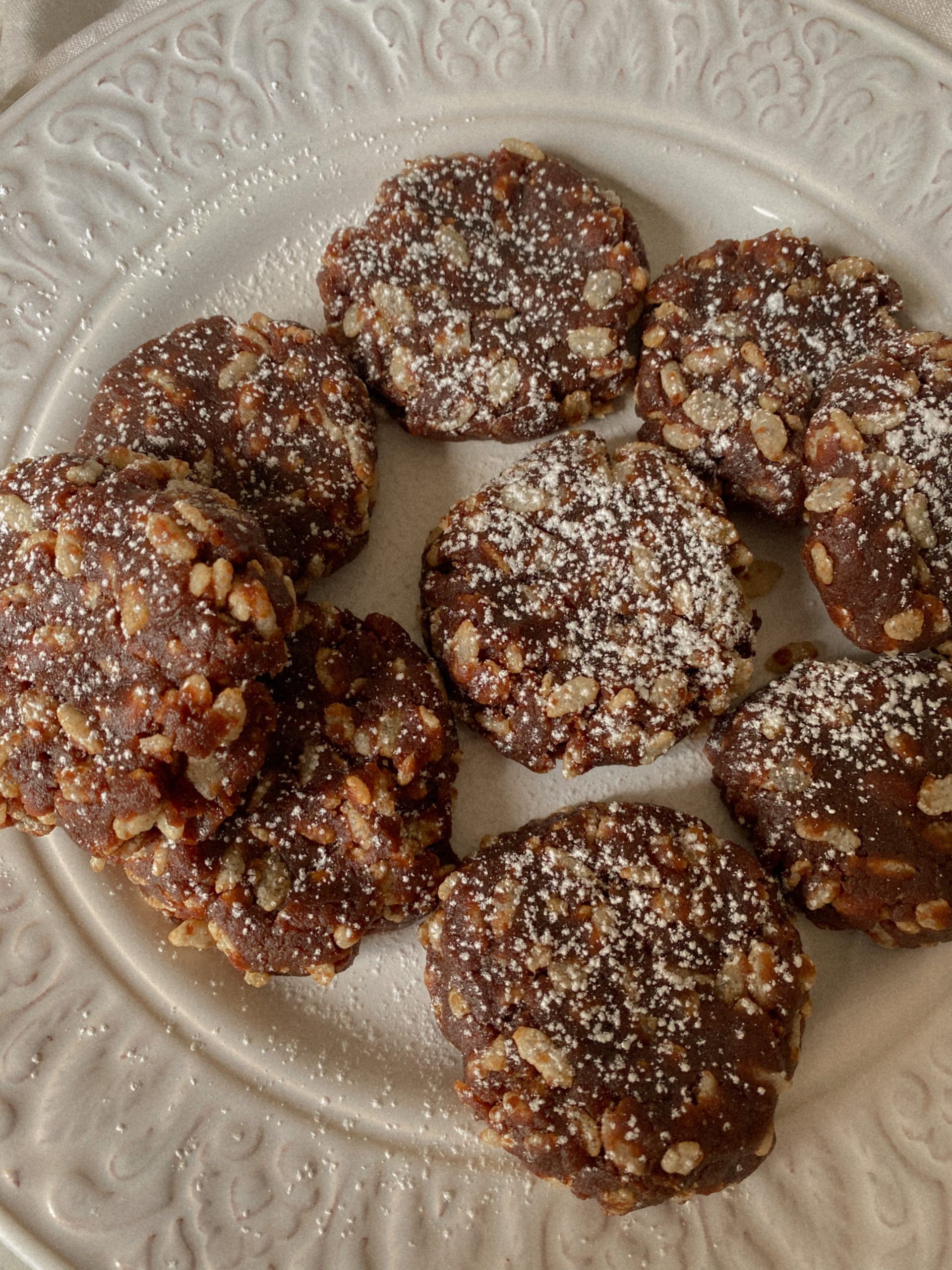 No Bake Chocolate Caramel Peanut Butter Crunch Cookies
