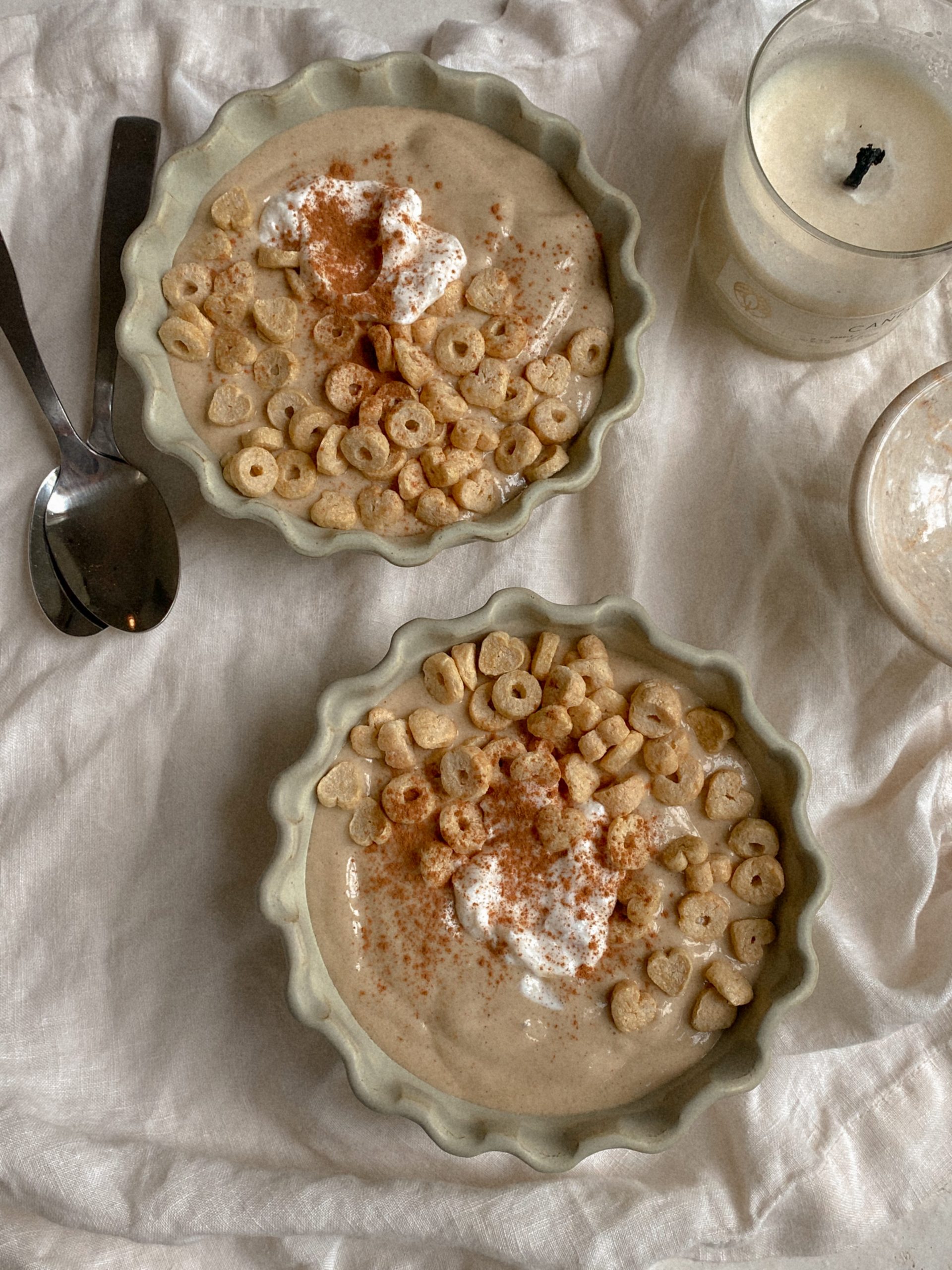 Cinnamon Crunch Frosty Smoothie Bowl